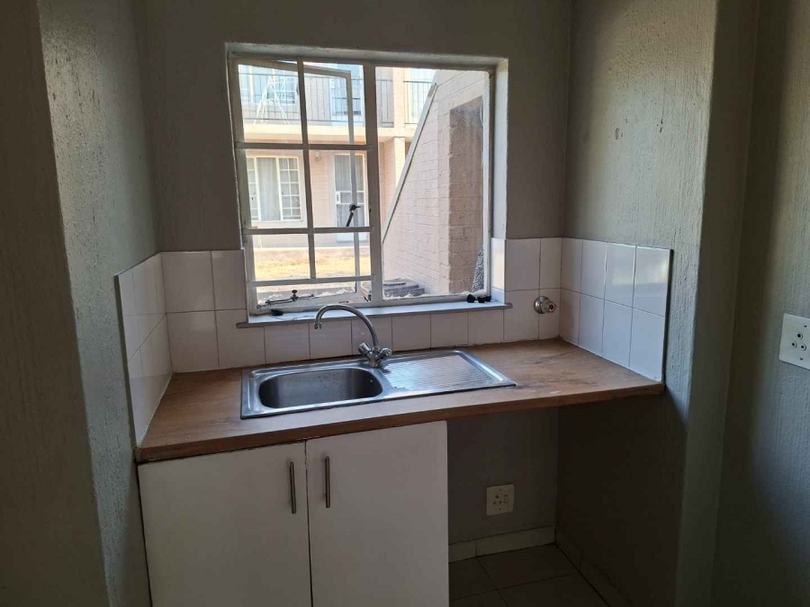 To Let 2 Bedroom Property for Rent in Buccleuch Gauteng
