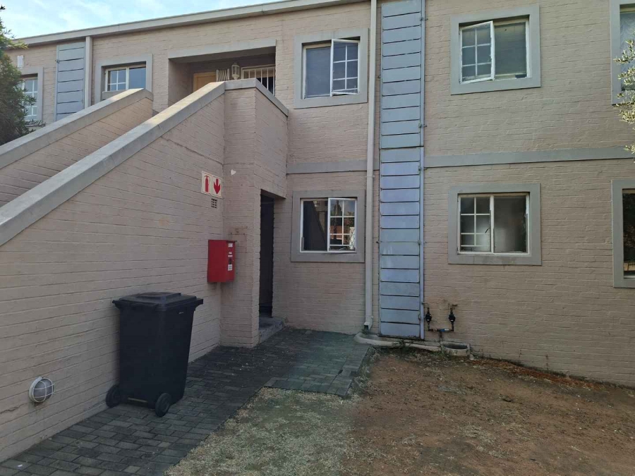 To Let 2 Bedroom Property for Rent in Buccleuch Gauteng