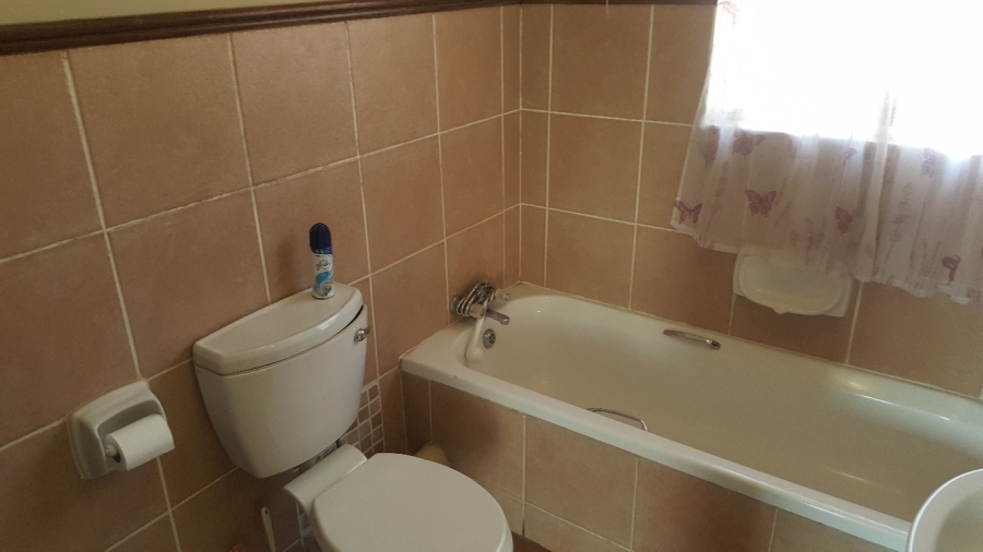 To Let 2 Bedroom Property for Rent in Die Hoewes Gauteng