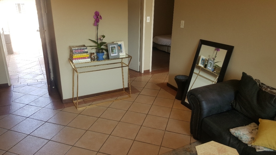 To Let 2 Bedroom Property for Rent in Die Hoewes Gauteng
