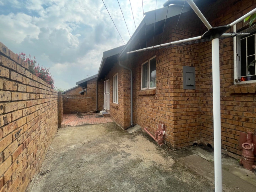 To Let 3 Bedroom Property for Rent in Norkem Park Gauteng