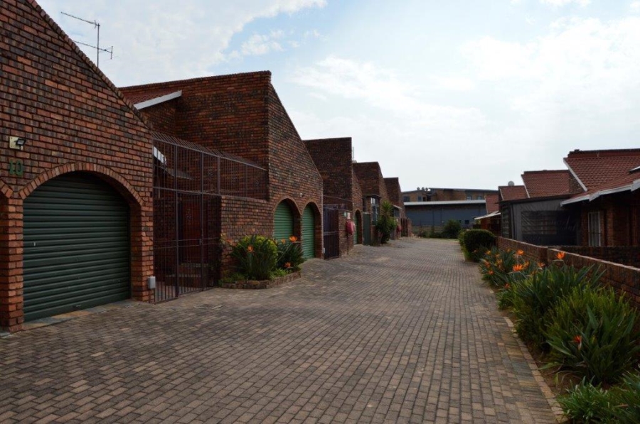 3 Bedroom Property for Sale in Birchleigh Gauteng
