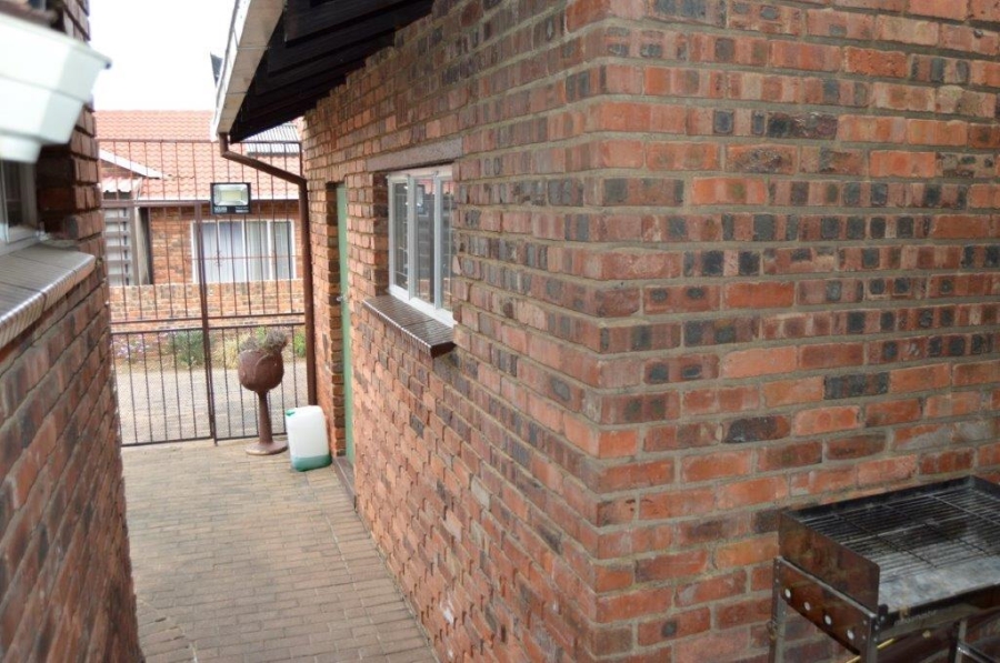 3 Bedroom Property for Sale in Birchleigh Gauteng