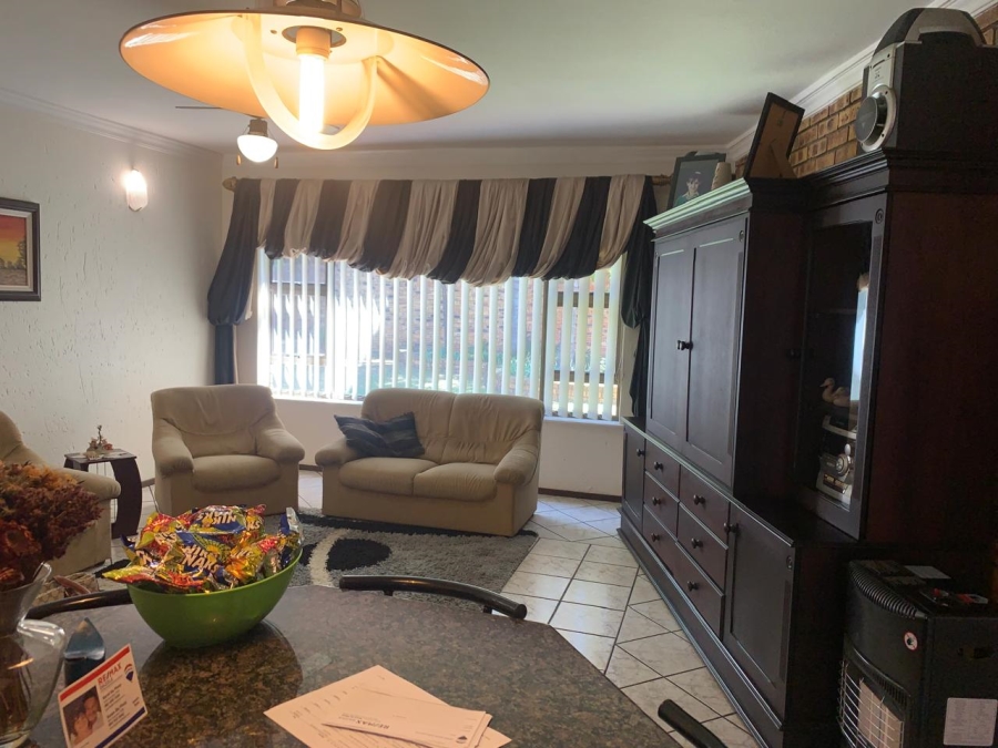 4 Bedroom Property for Sale in Van Riebeeck Park Gauteng