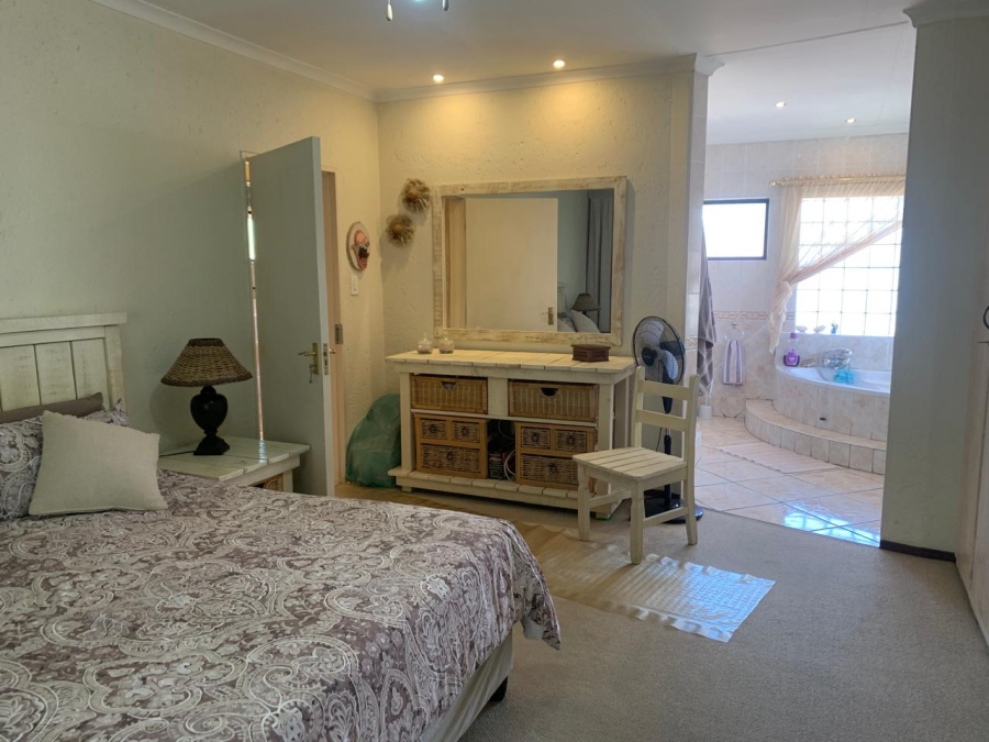 4 Bedroom Property for Sale in Van Riebeeck Park Gauteng