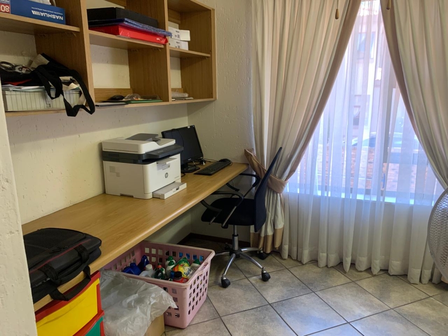 4 Bedroom Property for Sale in Van Riebeeck Park Gauteng