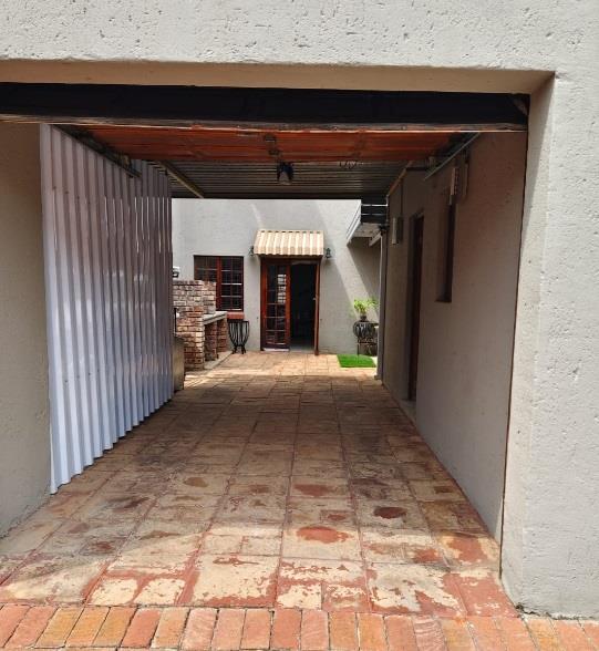 3 Bedroom Property for Sale in Glen Marais Gauteng