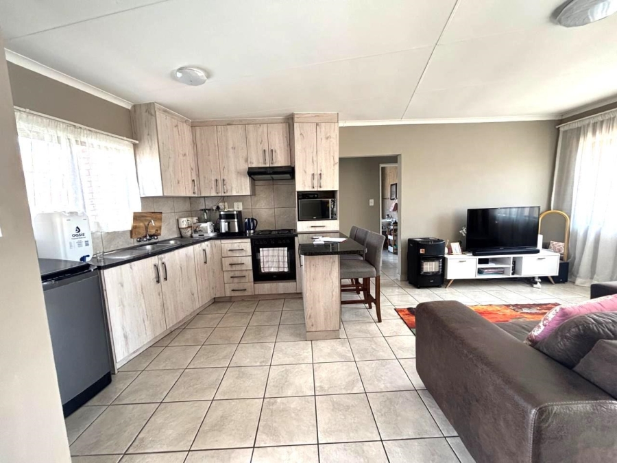 2 Bedroom Property for Sale in Mondeor Gauteng