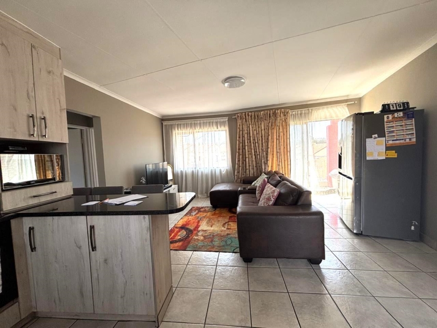 2 Bedroom Property for Sale in Mondeor Gauteng