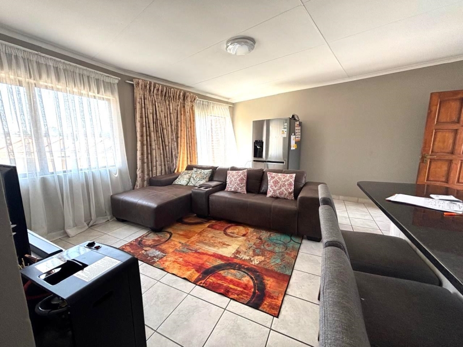 2 Bedroom Property for Sale in Mondeor Gauteng