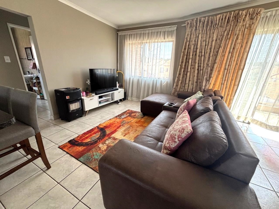 2 Bedroom Property for Sale in Mondeor Gauteng