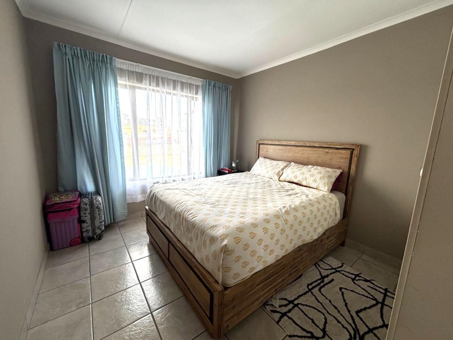 2 Bedroom Property for Sale in Mondeor Gauteng