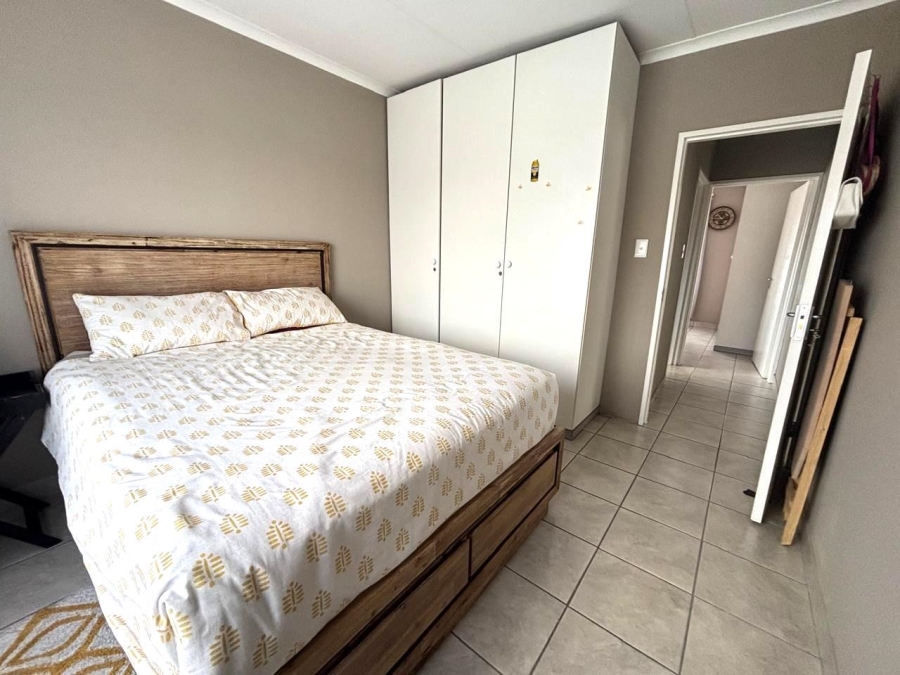2 Bedroom Property for Sale in Mondeor Gauteng