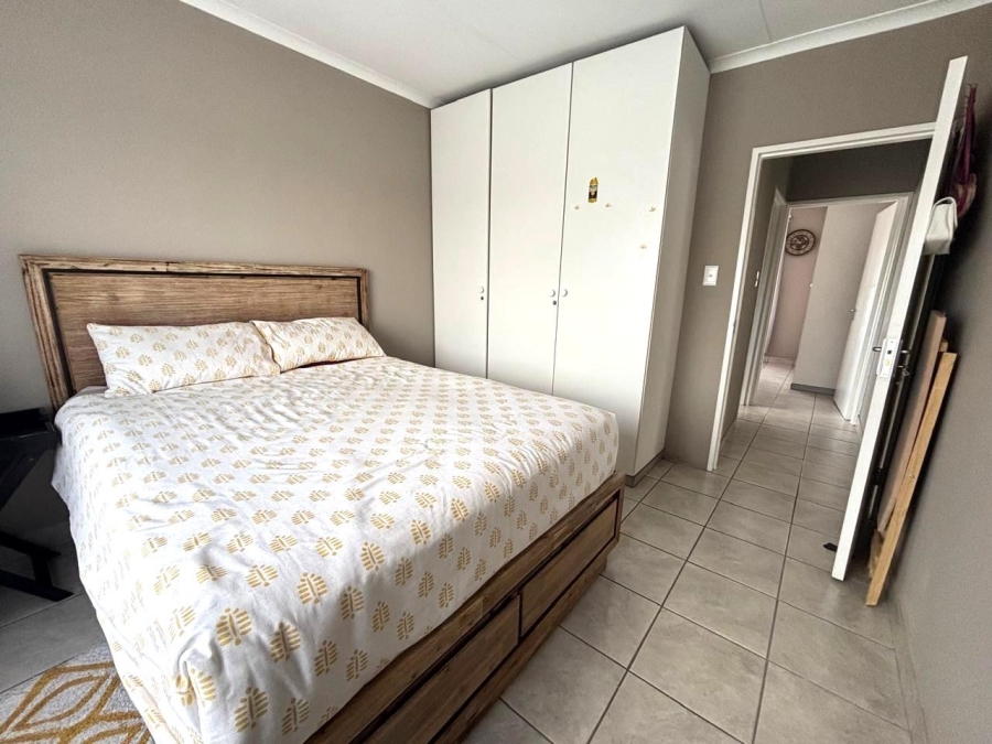 2 Bedroom Property for Sale in Mondeor Gauteng