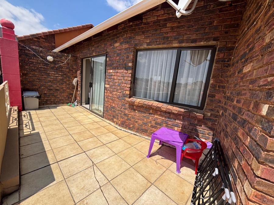 2 Bedroom Property for Sale in Mondeor Gauteng