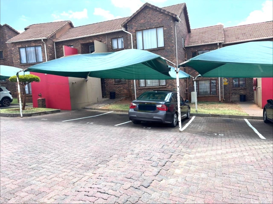 2 Bedroom Property for Sale in Mondeor Gauteng