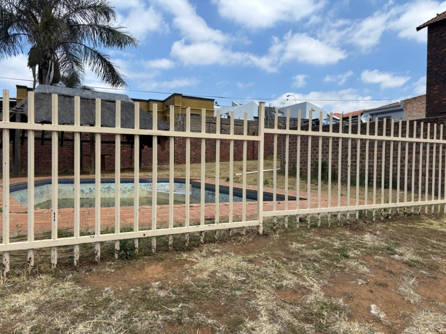 2 Bedroom Property for Sale in Mondeor Gauteng