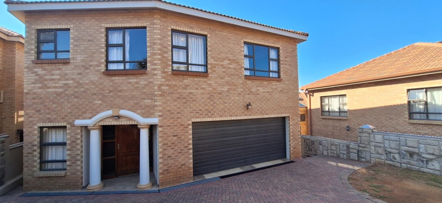 5 Bedroom Property for Sale in South Crest Gauteng