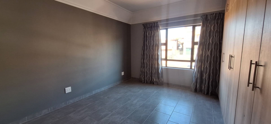 5 Bedroom Property for Sale in South Crest Gauteng