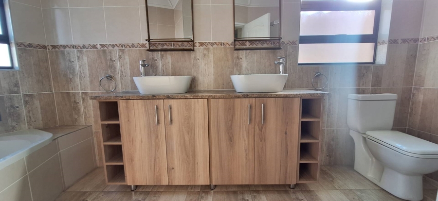 5 Bedroom Property for Sale in South Crest Gauteng