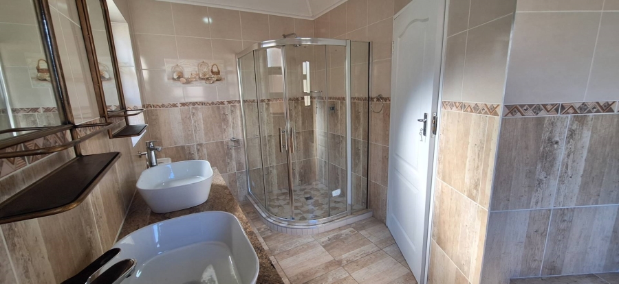 5 Bedroom Property for Sale in South Crest Gauteng
