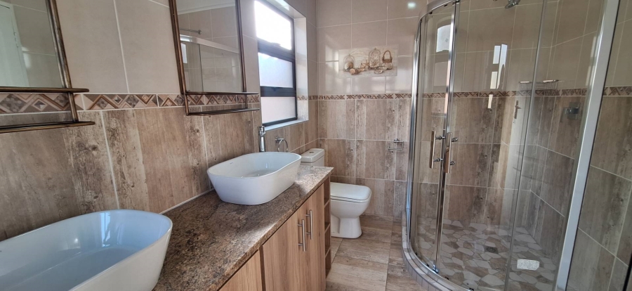 5 Bedroom Property for Sale in South Crest Gauteng