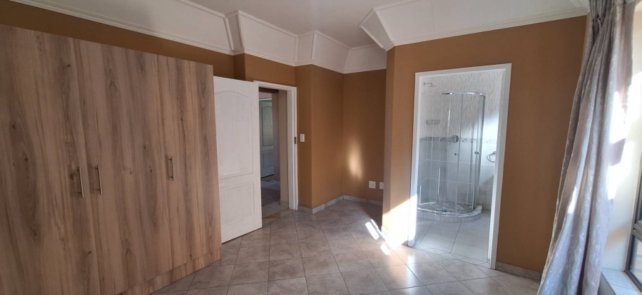 5 Bedroom Property for Sale in South Crest Gauteng
