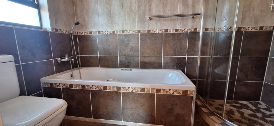 5 Bedroom Property for Sale in South Crest Gauteng