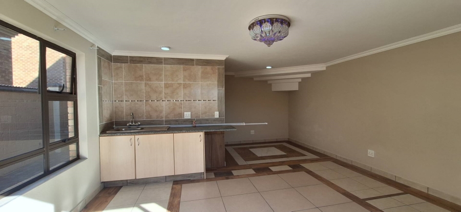 5 Bedroom Property for Sale in South Crest Gauteng