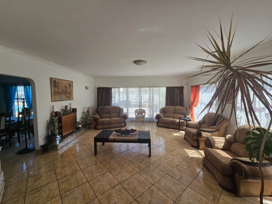 4 Bedroom Property for Sale in Glenanda Gauteng