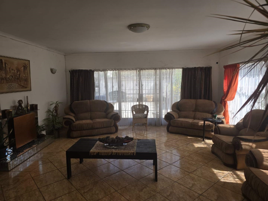4 Bedroom Property for Sale in Glenanda Gauteng