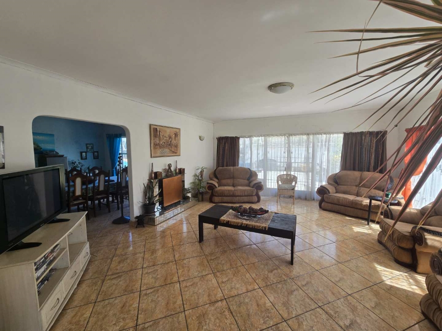 4 Bedroom Property for Sale in Glenanda Gauteng