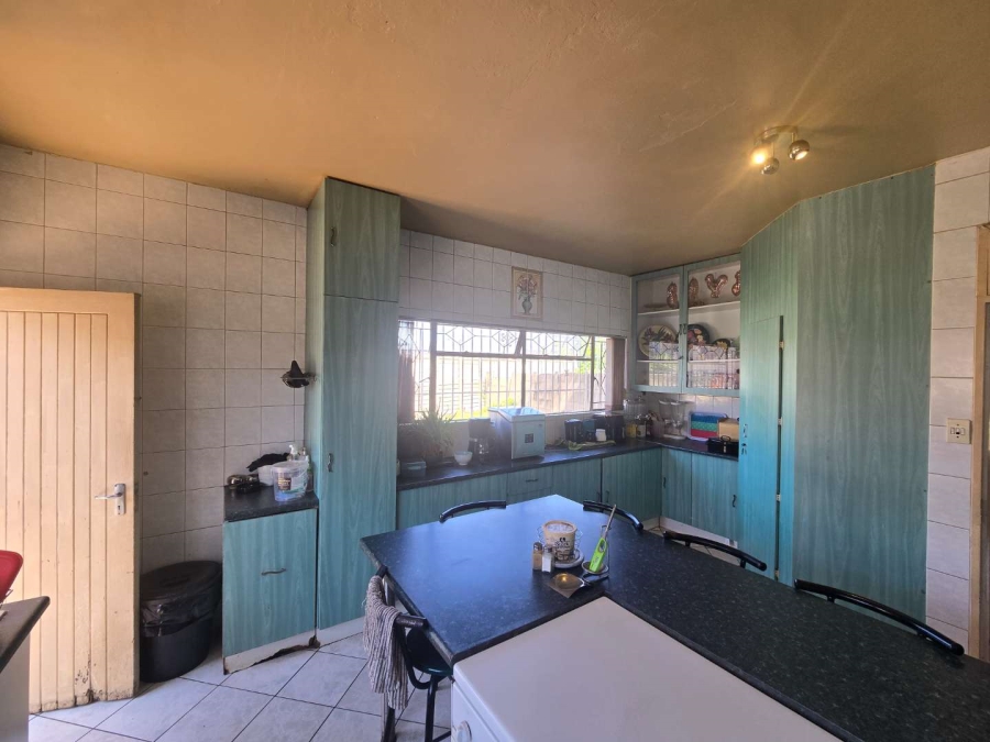 4 Bedroom Property for Sale in Glenanda Gauteng