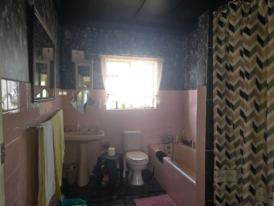 4 Bedroom Property for Sale in Glenanda Gauteng