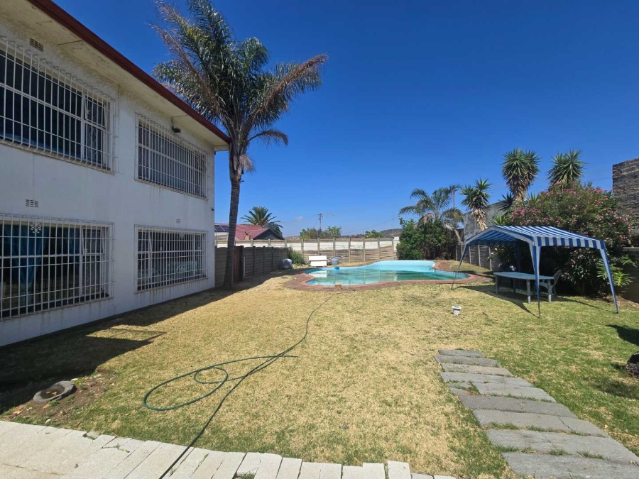 4 Bedroom Property for Sale in Glenanda Gauteng