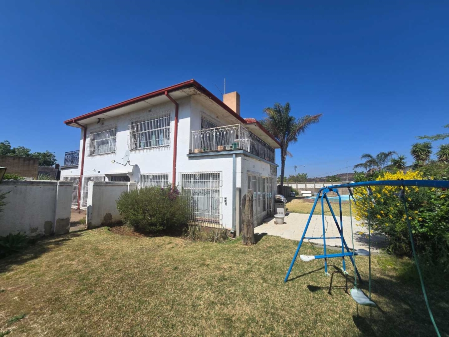 4 Bedroom Property for Sale in Glenanda Gauteng