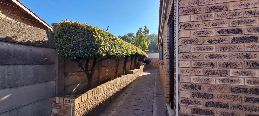 3 Bedroom Property for Sale in Glenvista Gauteng