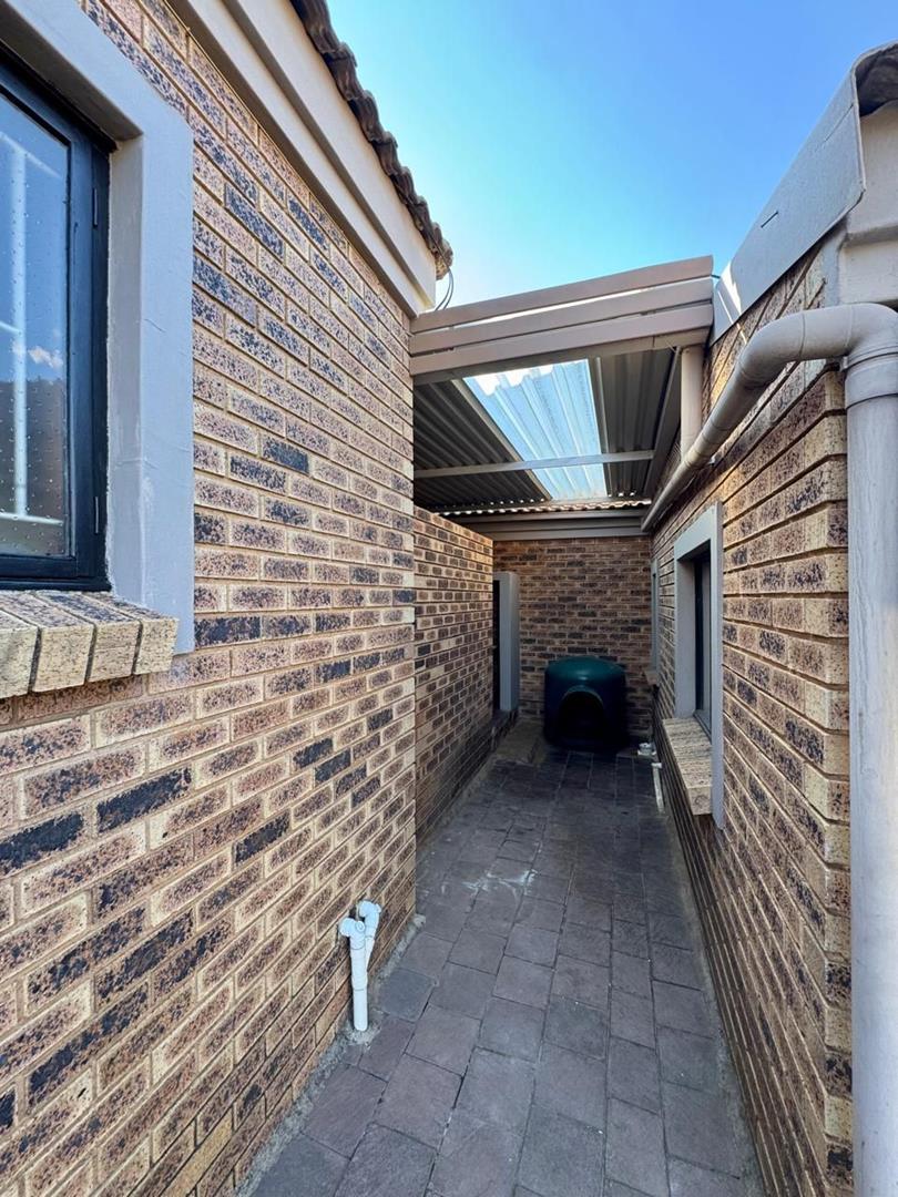 3 Bedroom Property for Sale in Glenvista Gauteng