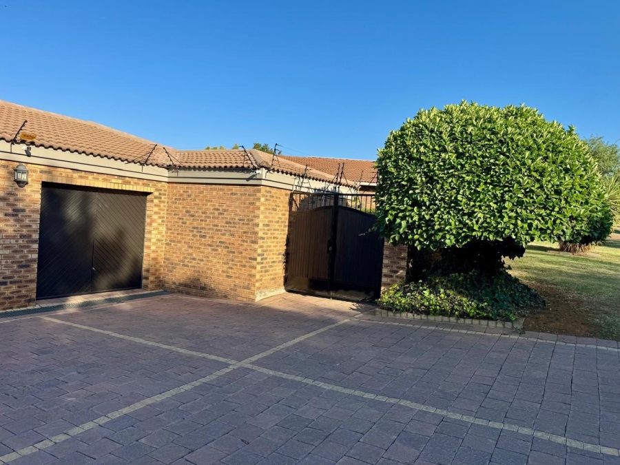 3 Bedroom Property for Sale in Glenvista Gauteng