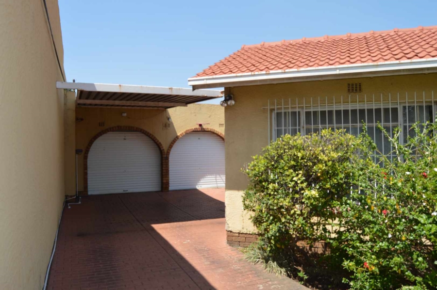 3 Bedroom Property for Sale in Verwoerdpark Gauteng