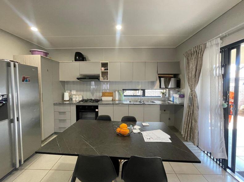 3 Bedroom Property for Sale in Albertsdal Gauteng