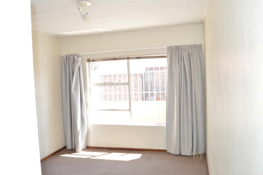 2 Bedroom Property for Sale in New Redruth Gauteng