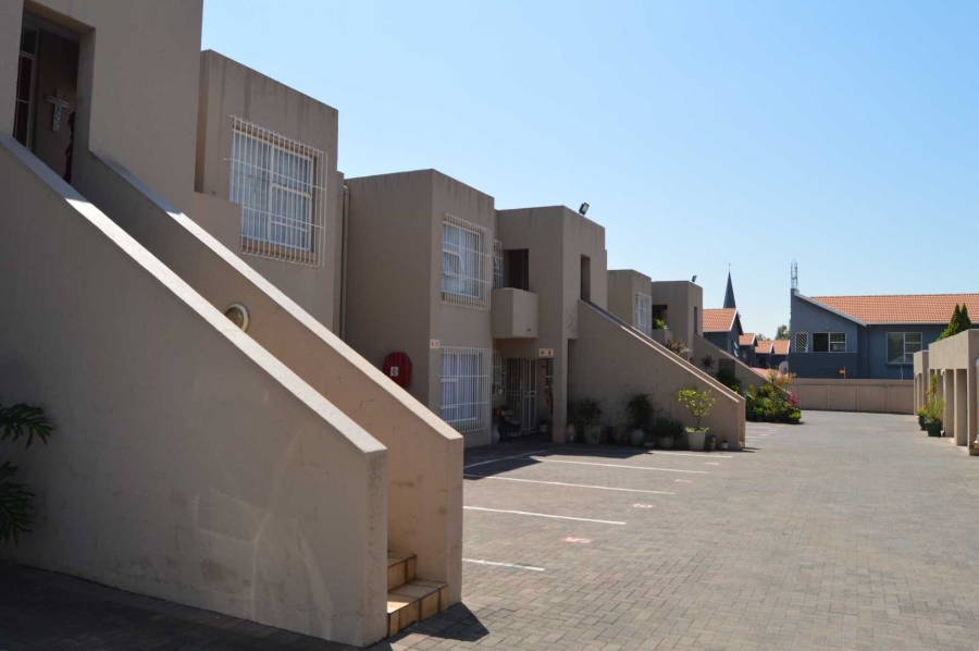 2 Bedroom Property for Sale in New Redruth Gauteng