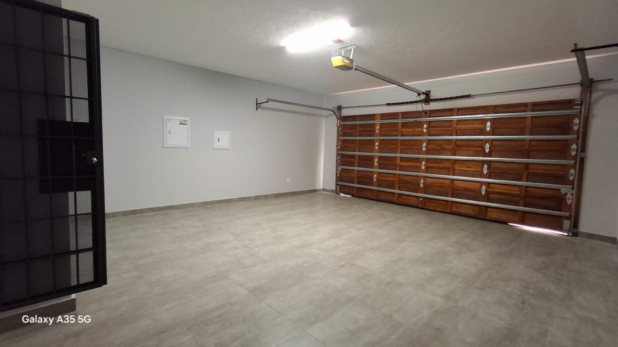 To Let 3 Bedroom Property for Rent in Ashlea Gardens Gauteng