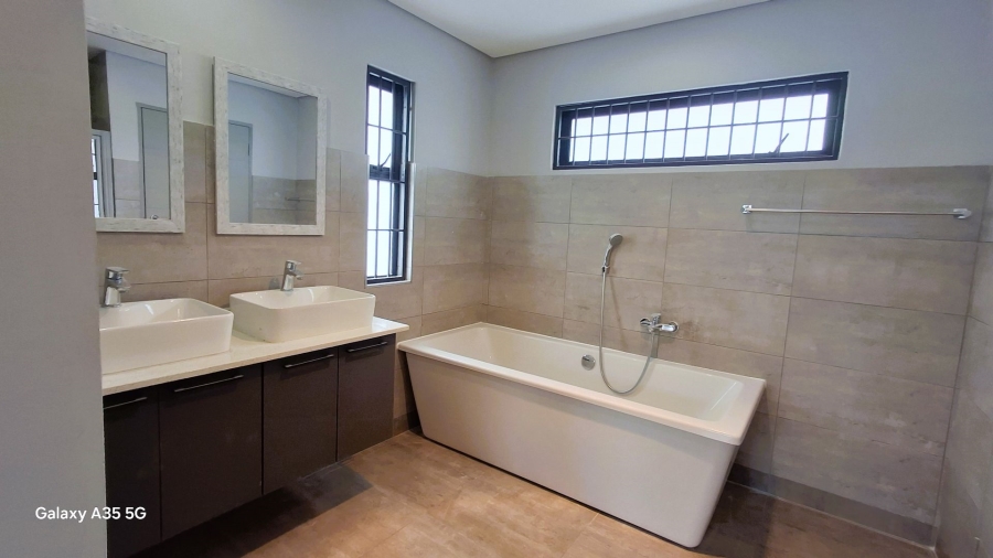 To Let 3 Bedroom Property for Rent in Ashlea Gardens Gauteng