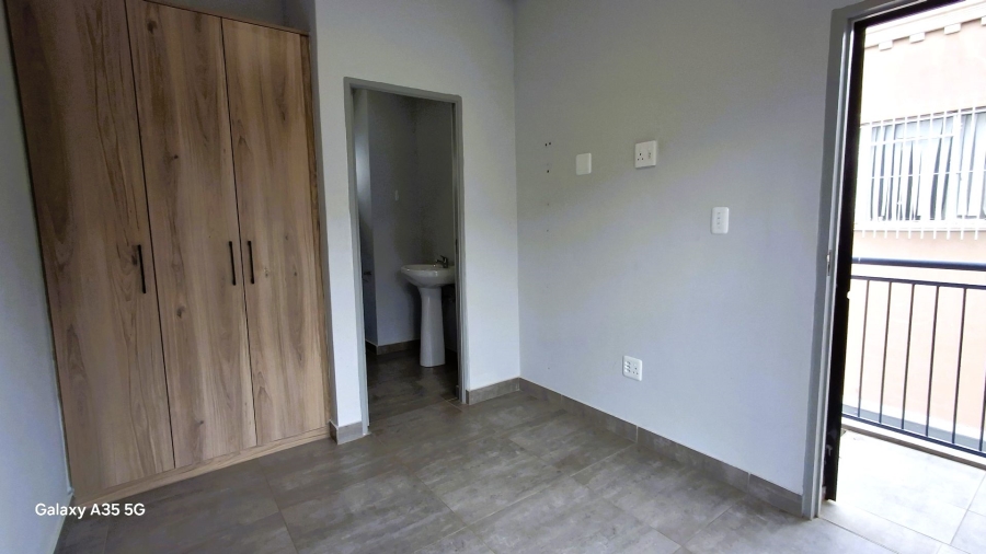To Let 3 Bedroom Property for Rent in Ashlea Gardens Gauteng