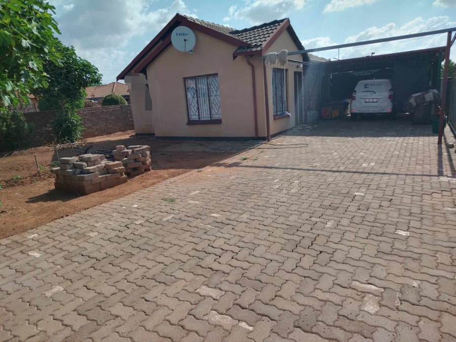 3 Bedroom Property for Sale in Rosslyn Gauteng