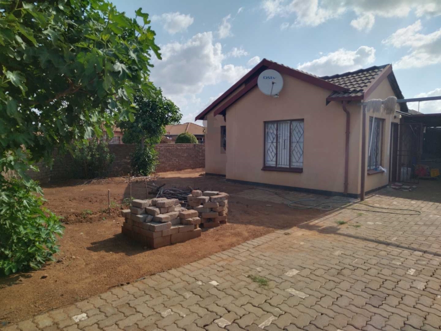 3 Bedroom Property for Sale in Rosslyn Gauteng