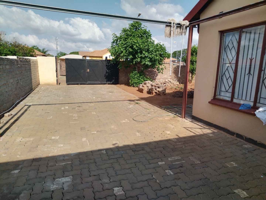 3 Bedroom Property for Sale in Rosslyn Gauteng