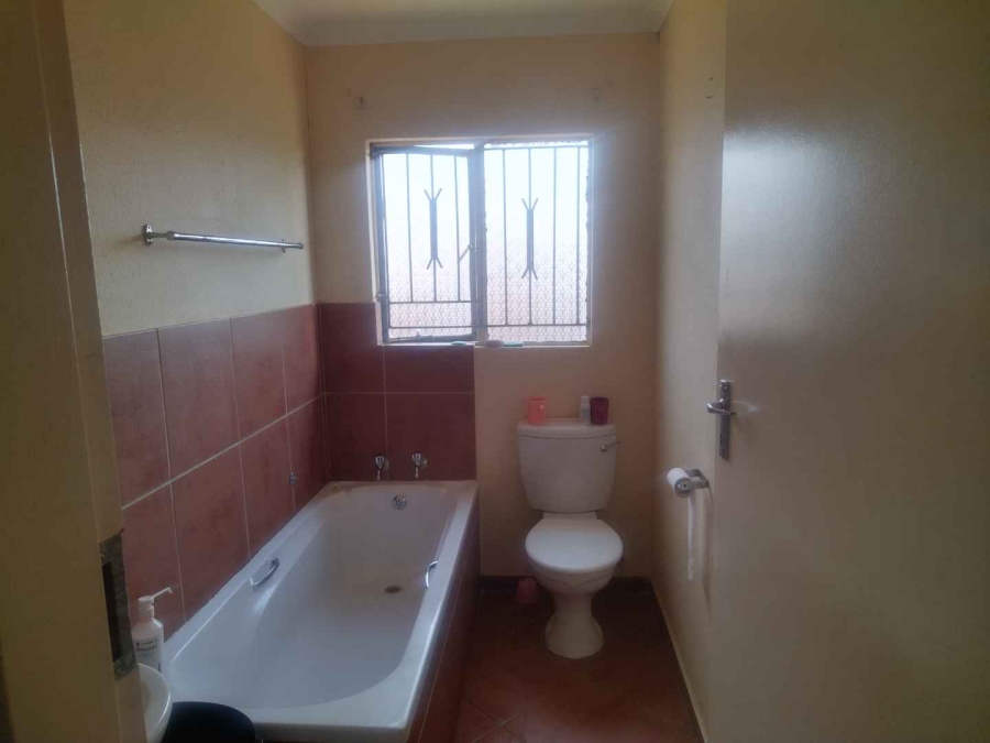 3 Bedroom Property for Sale in Rosslyn Gauteng